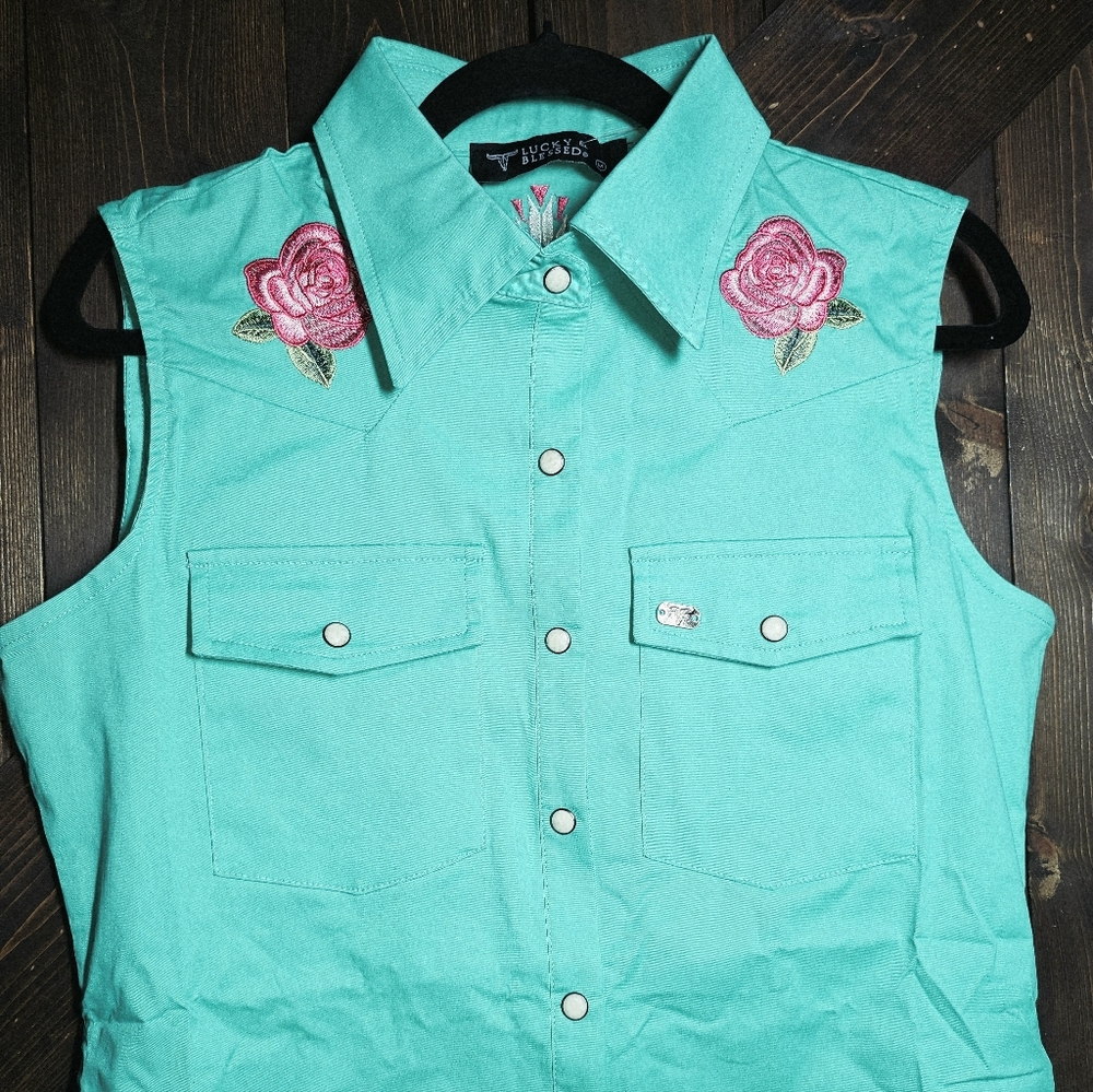 NWT Turquoise Pearl Snap Button Down Floral Embroidered Sleeveless Dress - Picture 4 of 7